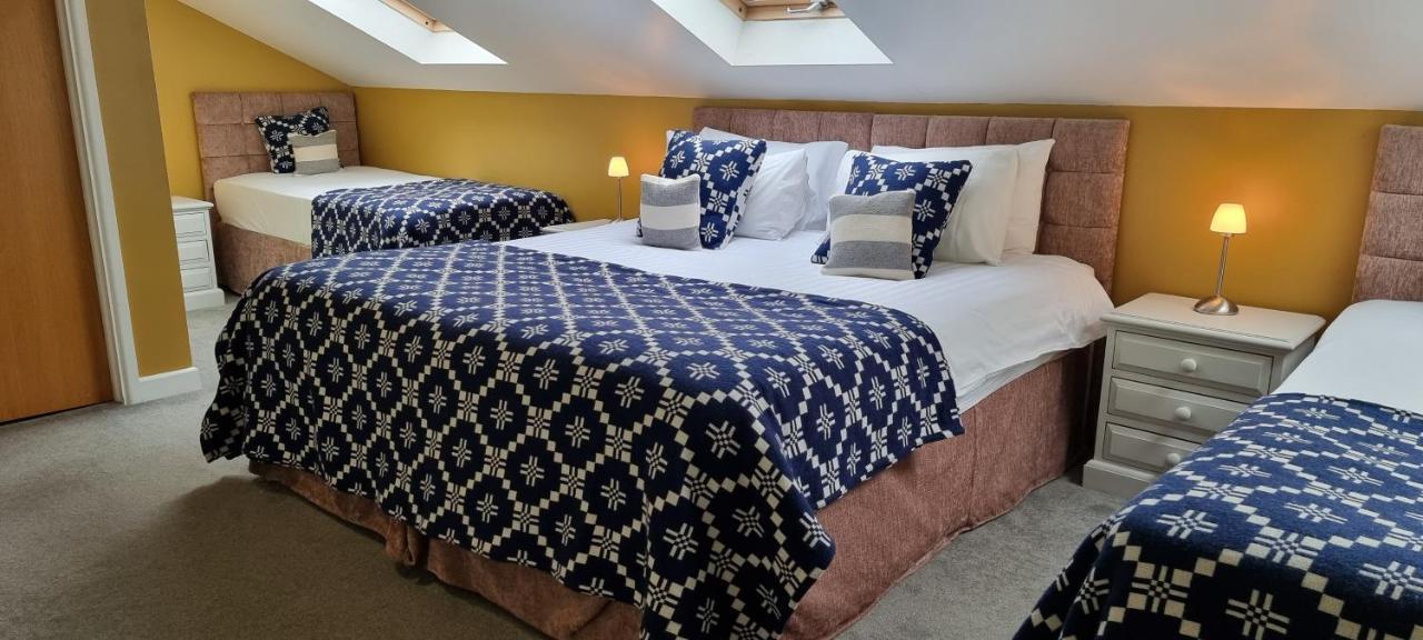 Llety Cynin Bed & Breakfast Llangynin Exterior photo