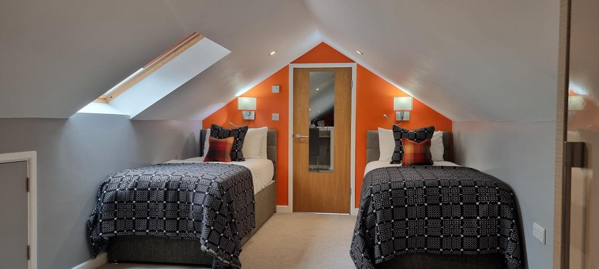 Llety Cynin Bed & Breakfast Llangynin Exterior photo